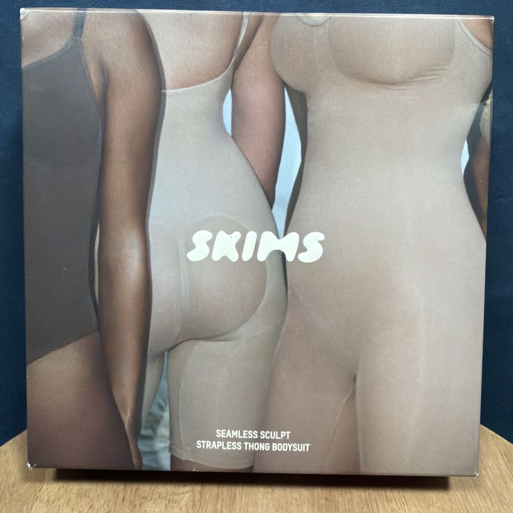 New SKIMS Seamless Sculpt Strapless Thong Bodysuit Onyx Black Medium $70 Retail
